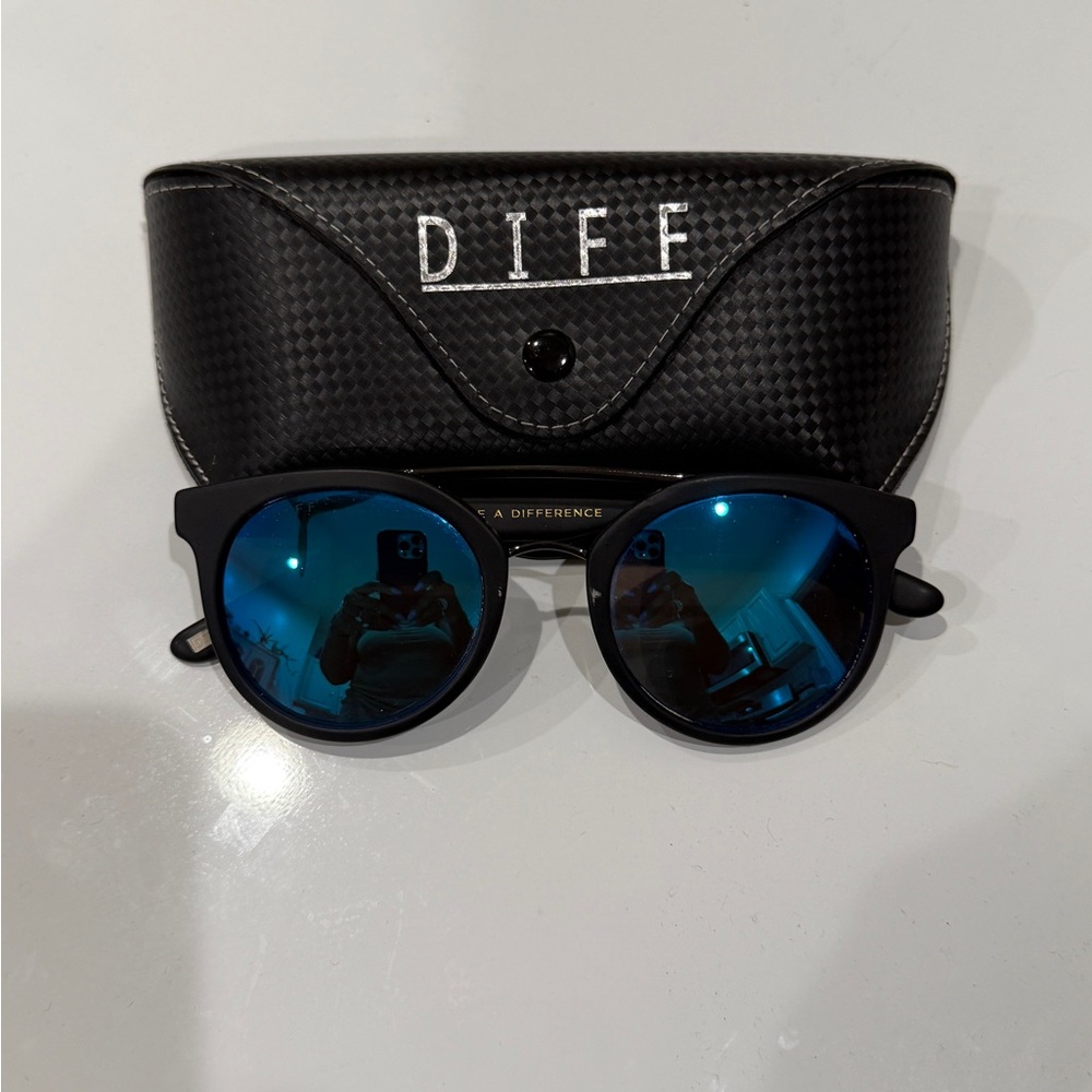Diff Eyewear Black and Blue Sunglasses